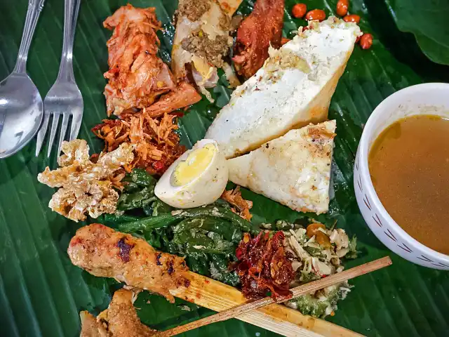 Gambar Makanan Warung Adnyana 12