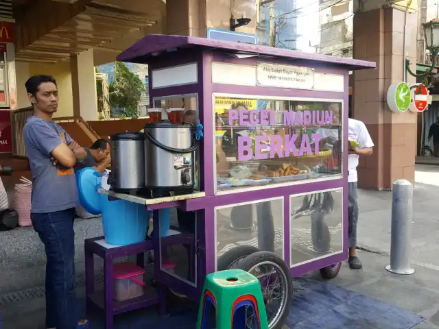 Gambar Makanan Nasi Pecel Madiun Berkat 3