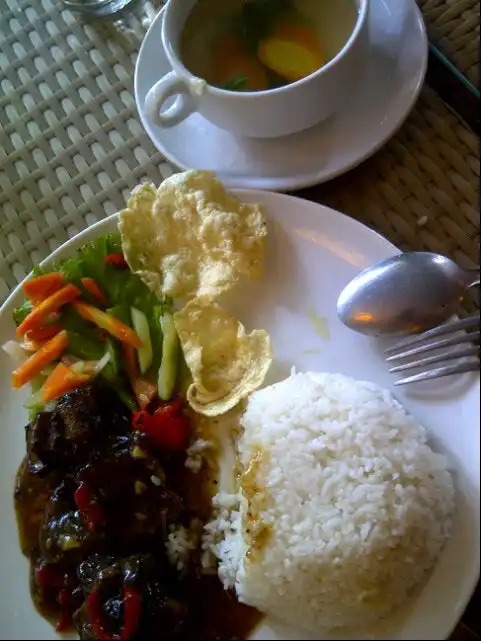 Gambar Makanan Soes Merdeka - Sosis Badranaya Resto & Cafe 1