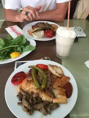 Meşhur Akhisar Köftecisi'nin yemek ve ambiyans fotoğrafları 1