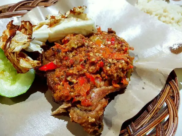 Gambar Makanan Ayam Gepuk Sambal Bawang Pak Gembus 9