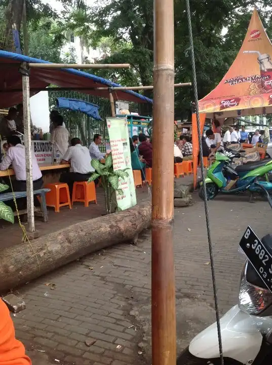 Gambar Makanan Jajanan Pinggiran Tugu Proklamasi 13