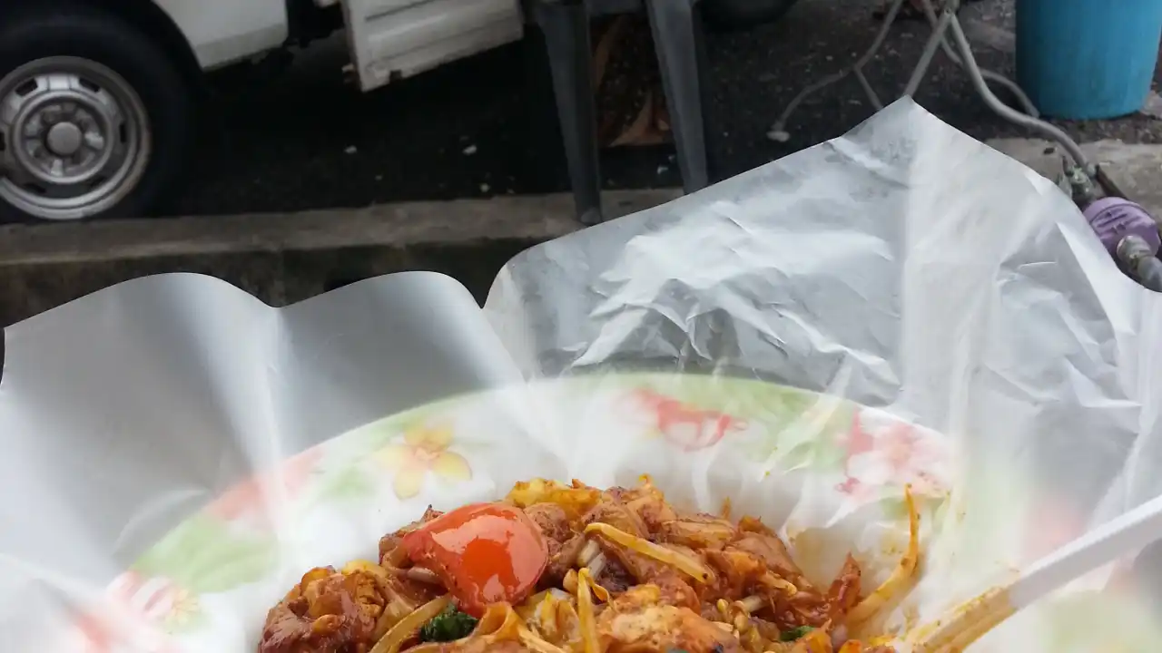 Mee Goreng Mamak Kak Balqis  (Depan Masjid Lama)