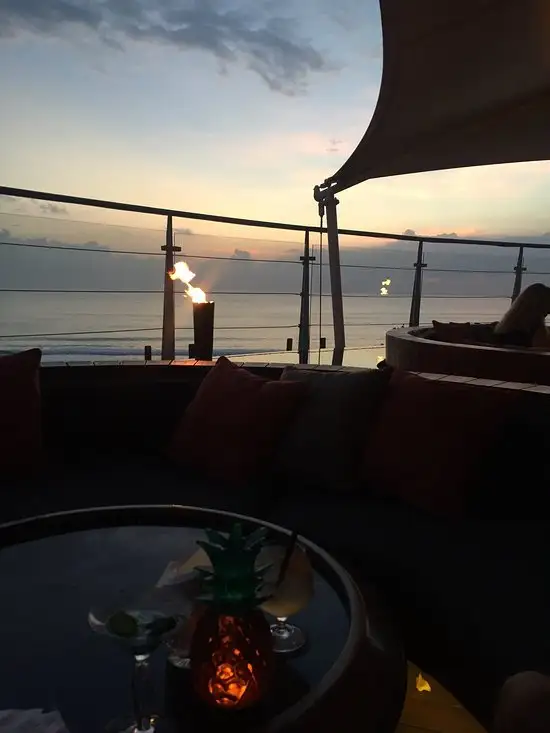 Gambar Makanan Rooftop Sunset Bar at Double-Six 4