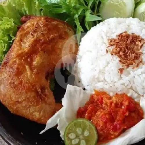 Gambar Makanan Pecel Ayam, Pecel Lele, Mie Pedas Dan Kelapa Muda Nuansa Alam 3