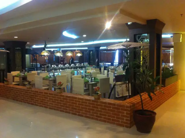 Gambar Makanan Kafe Anjani - Hotel Santika 7