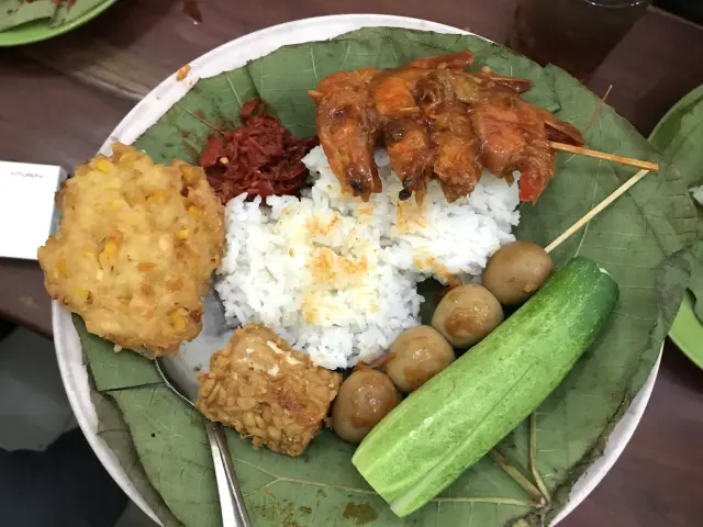 Gambar Makanan Nasi Jamblang Asli Khas Cirebon 4