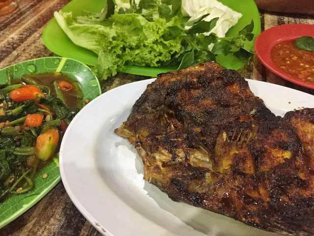 Gambar Makanan Ikan Nila Pak Ugi 13