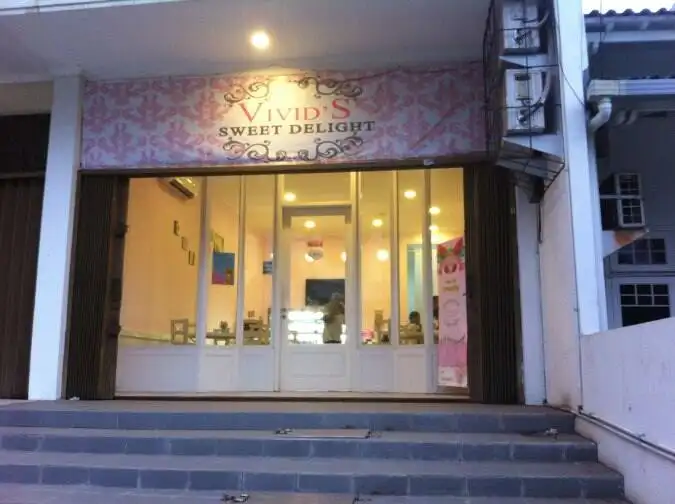 Vivid's cafe