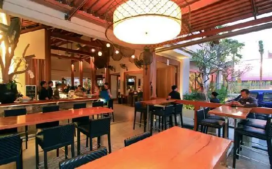 Gambar Makanan Atrium Restaurant and Bar 3