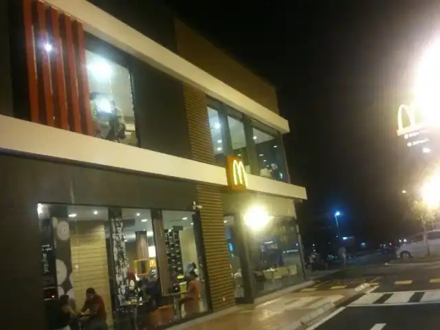 McDonald's Drive-Thru Food Photo 3