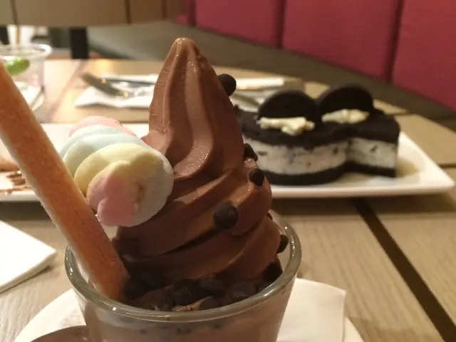 Gambar Makanan Gojira Ice Cream Bar 3