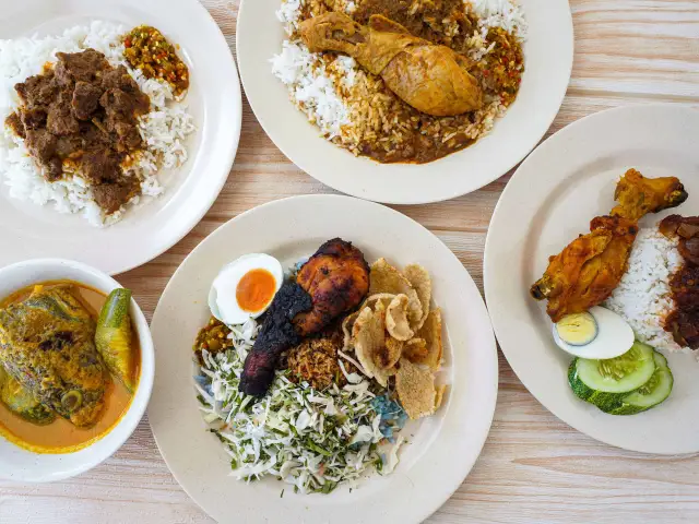 Nasi Kerabu Aini Selero Anok Kelate