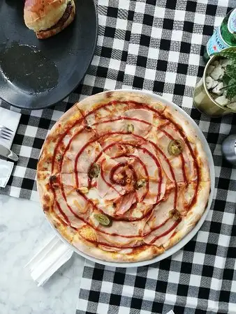 Etna Pizzeria'nin yemek ve ambiyans fotoğrafları 1