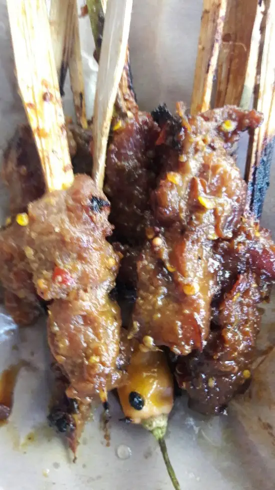 Gambar Makanan Sate Babi Bawah Pohon Gelora Trisakti 13