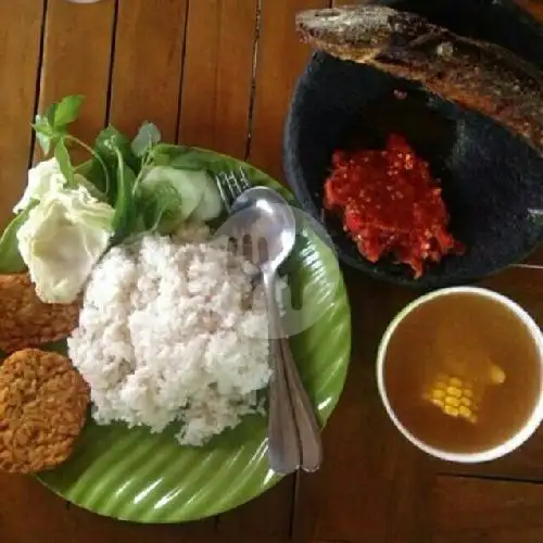 Gambar Makanan Ayam Penyet Serundeng Bu Wasiah, Cikini 18