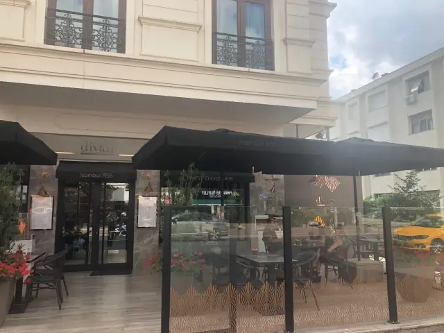 Divan Patisserie & Cafe - Wyndham Grand İstanbul Kalamış Marina Hotel'nin yemek ve ambiyans fotoğrafları 3