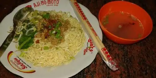 Es Campur Adut & Mie Ayam Susi, Yos Sudarso