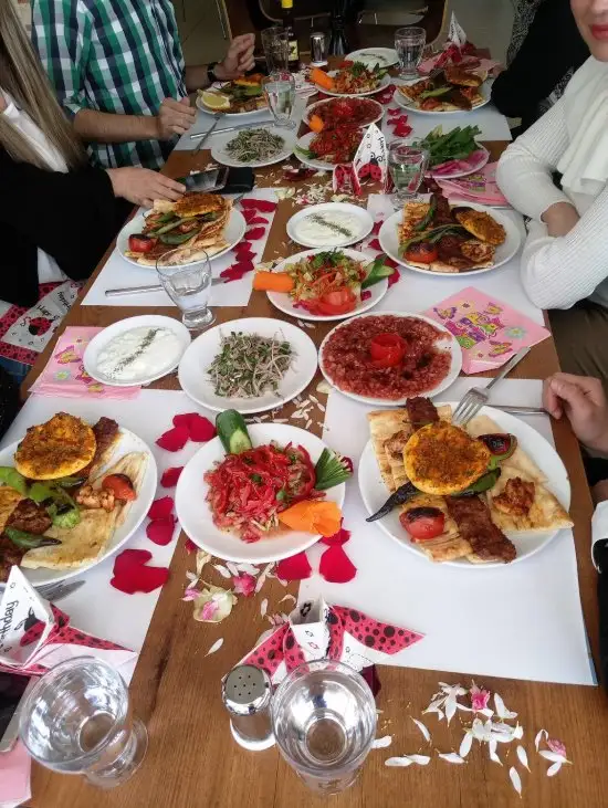 Kaya Kebap Ve Taş Fırın Lahmacun'nin yemek ve ambiyans fotoğrafları 4