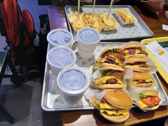 Shake Shack'nin yemek ve ambiyans fotoğrafları 11