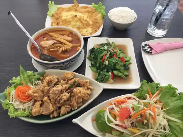 Dee Dee Thai Food Photo 16