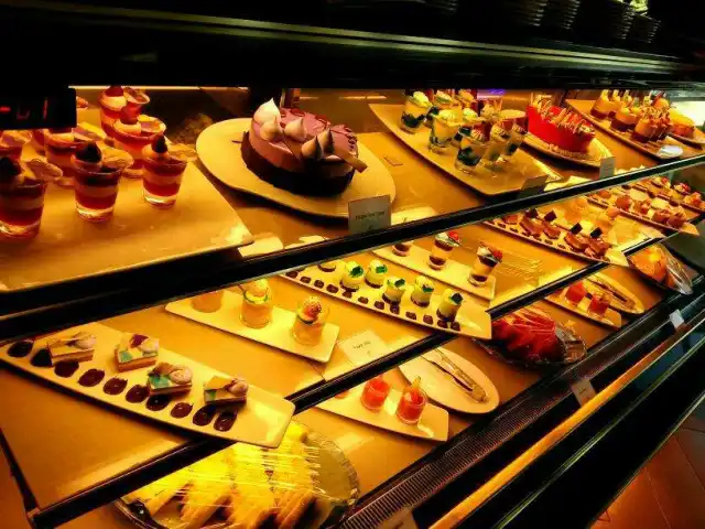 UNO - Waterfront Airport Hotel & Casino Food Photo 8