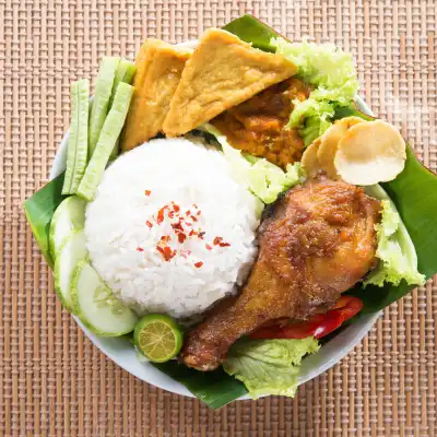 Nasi Ayam Penyet Berapi