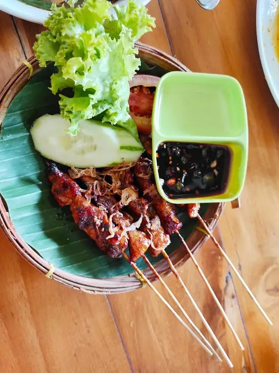 Rumah Makan Kebun Pondok Punokawan