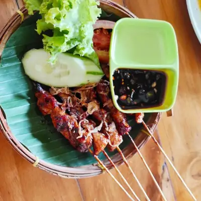 Rumah Makan Kebun Pondok Punokawan