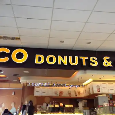 J.Co Donuts & Coffee