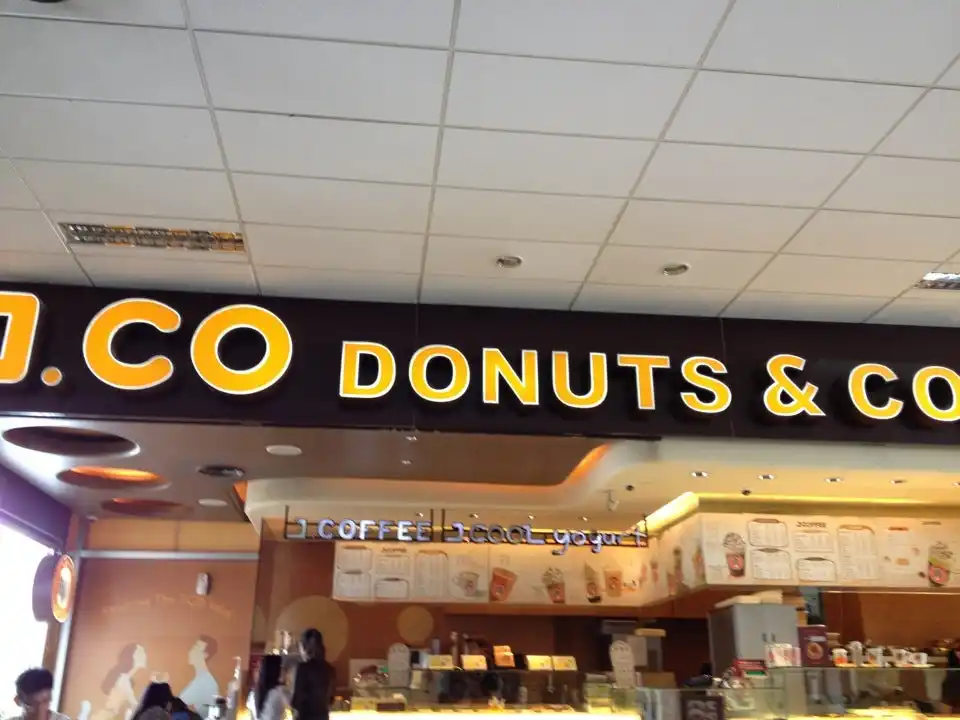 J.Co Donuts & Coffee