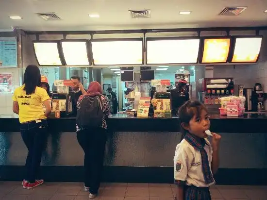 Gambar Makanan McDonalds Adisucipto 18