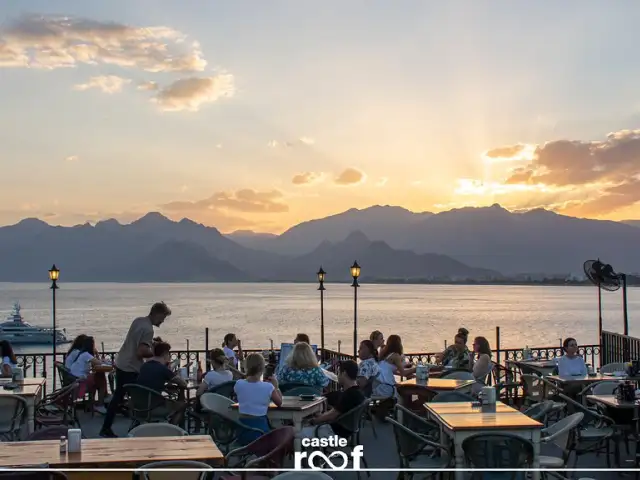 Castle Roof'nin yemek ve ambiyans fotoğrafları 6