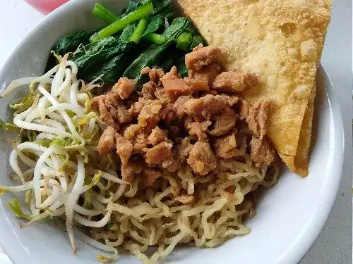 Mie Ayam Dan Mpek2 Pademangan, Lingkungan 3