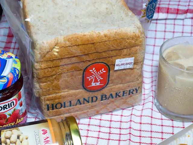 Gambar Makanan Holland Bakery 4