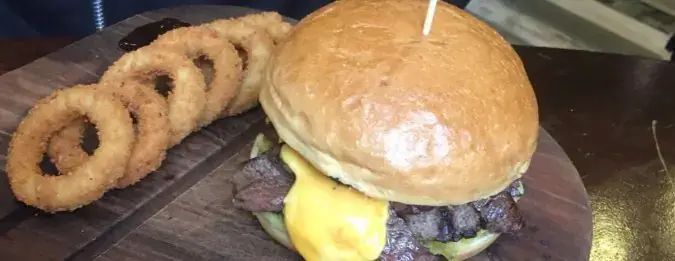 Burger & Sausage 200 Gram'nin yemek ve ambiyans fotoğrafları 1