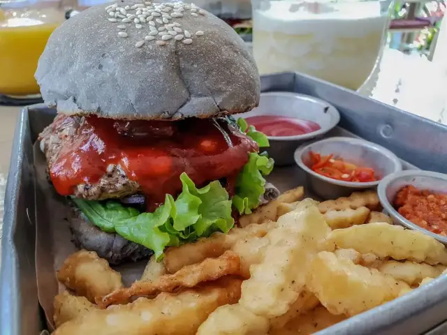 Gambar Makanan Black House Burger & Co. 18