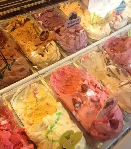 Küçük Vardar Rumeli Dondurma'nin yemek ve ambiyans fotoğrafları 11
