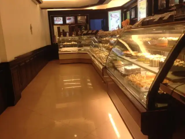 Gambar Makanan Holland Bakery 9