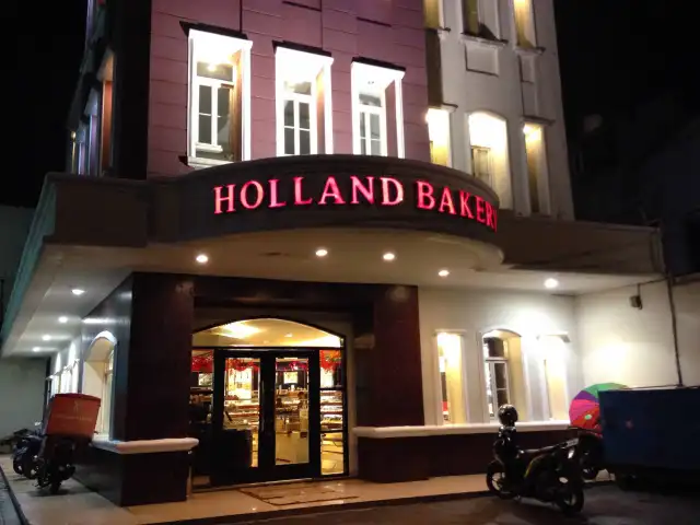 Gambar Makanan Holland Bakery 11