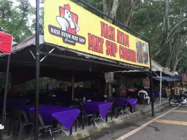 Nasi Ayam Mat Sup Corner