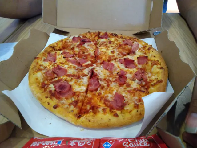 Gambar Makanan Domino's Pizza 6