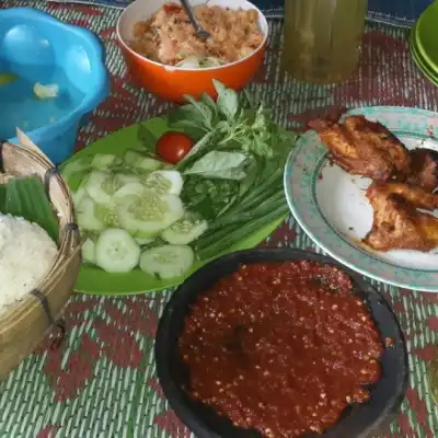 Warung Lesehan Pak H. Sholeh