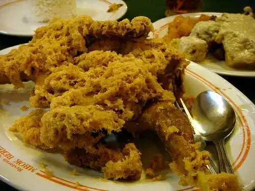 Gambar Makanan Ayam Goreng "Mbok Berek" Ny. Umi 1