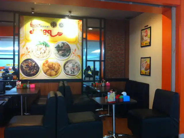 Gambar Makanan Bakmi Naga Resto 13