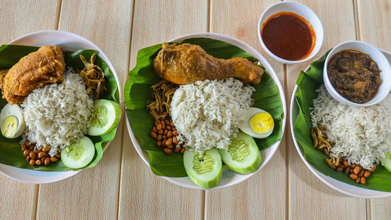 NASI LEMAK DAUN PISANG KAK ROS (BUKIT JALIL)