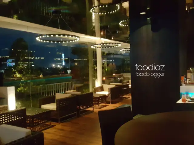 Gambar Makanan Montezuma Rooftop Lounge - FM7 Resort Hotel 3