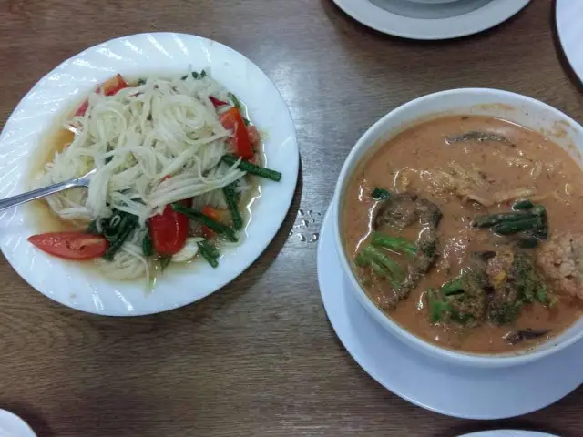 Som's Authentic Thai Cuisine - Little Bangkok Food Photo 3