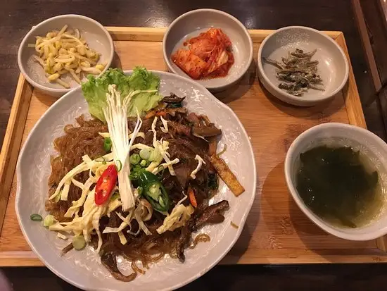 Oiso Korean Traditional Cuisine & Cafe