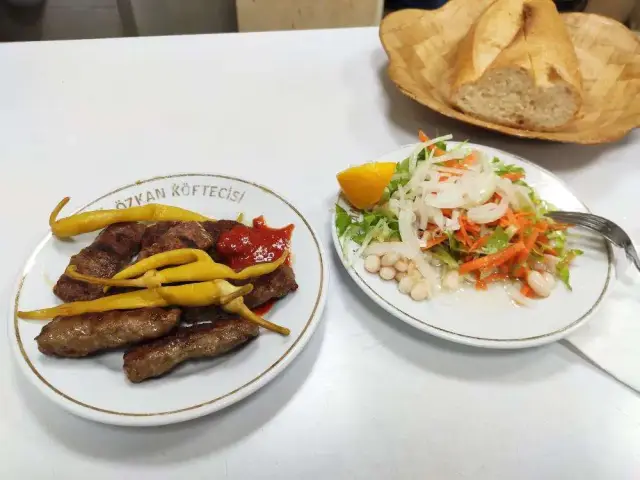 Tarihi Özkan Köftecisi'nin yemek ve ambiyans fotoğrafları 12